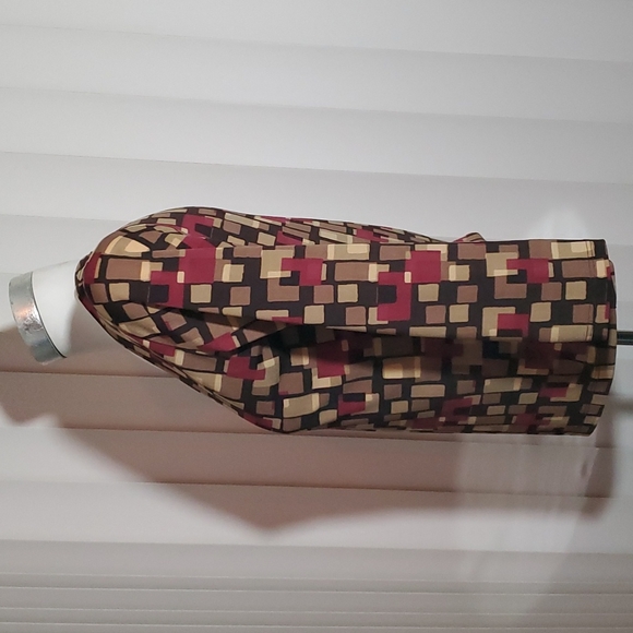 FOREVER 21 Black w/Geo Block Print Blouse - 3/4 Sleeves- Fitted-Stretch-EC- Sz S - Picture 2 of 14